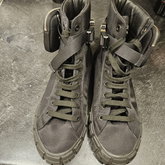 Authentic Prada Re-Nylon Sneakers - Picture 2 of 10